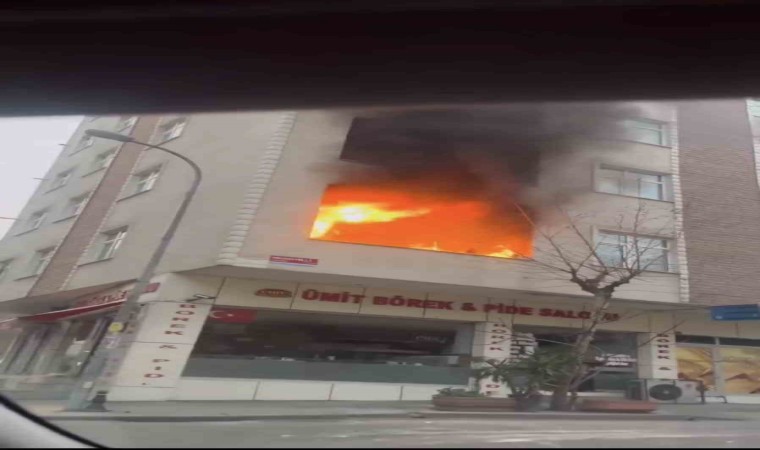 Pendikte korku dolu anlar: Dairede çıkan yangında tüp patladı