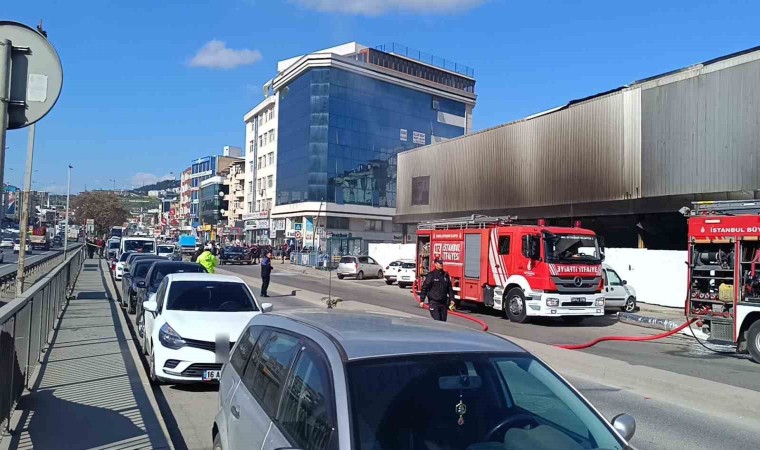 Pendikte korkutan yangın: Gökyüzünü siyah dumanlar kapladı