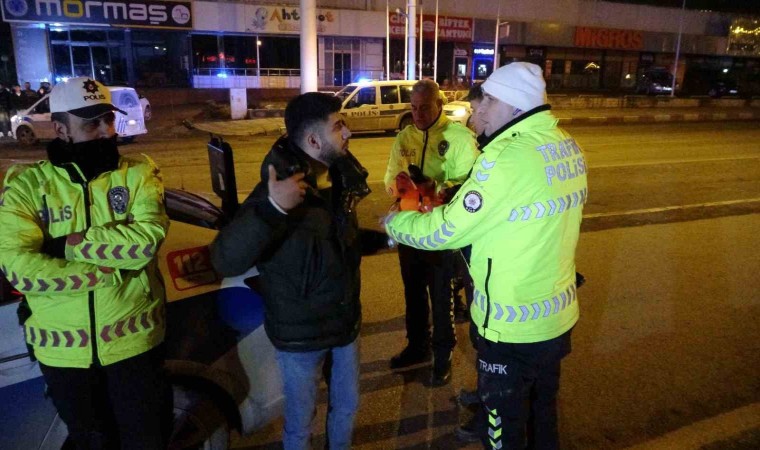 Polisin dur ihtarına uymayarak kaçan ehliyetsiz sürücü kaza yaptı