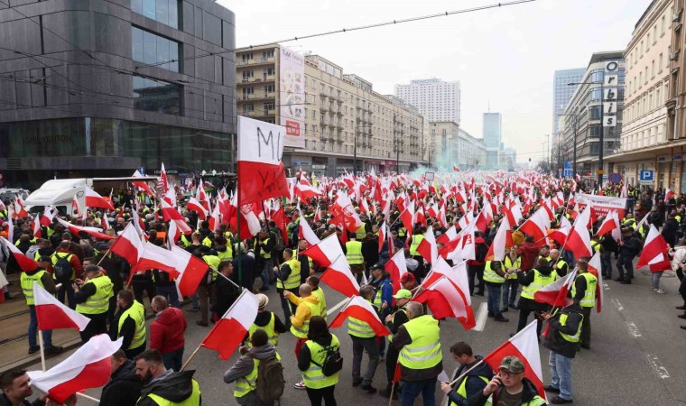 Polonyalı çiftçiler ABnin tarım politikalarını ve Ukraynadan yapılan ithalatı protesto etti