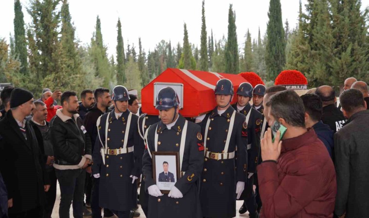 Rahatsızlık sonucu hayatını kaybeden asker son yolculuğuna uğurlandı