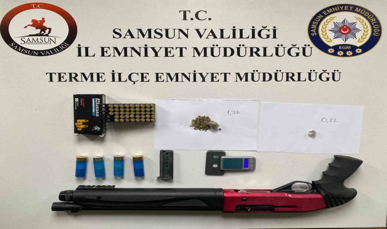 Samsunda bir evde silah ve uyuşturucu ele geçirildi