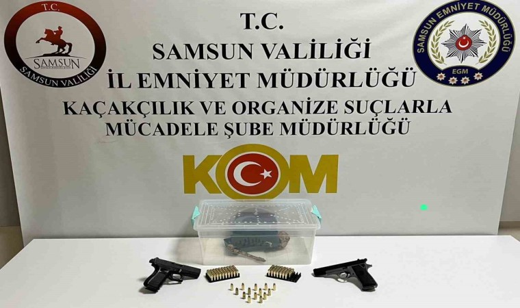 Samsunda polis gümrük kaçağı boğa yılanı ve silah ele geçirdi