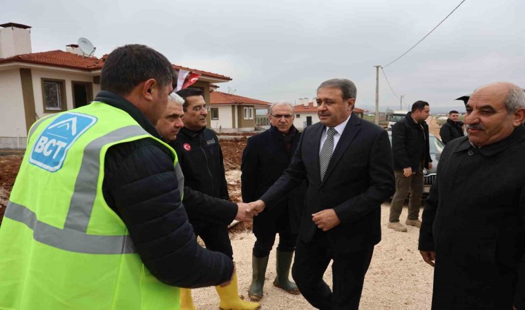 Şanlıurfada yapımı tamamlanan köy evleri kura ile sahiplerine teslim edilecek