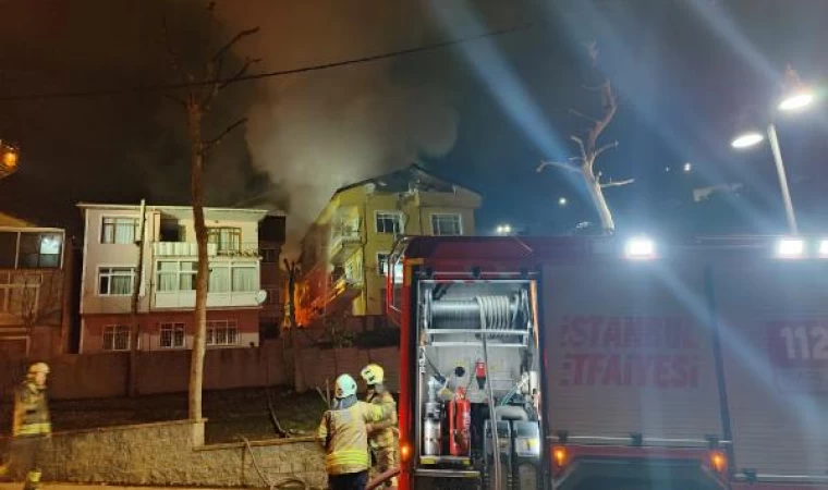 Sarıyer’de, 3 katlı binanın çatısında çıkan yangın yandaki çatıya sıçradı