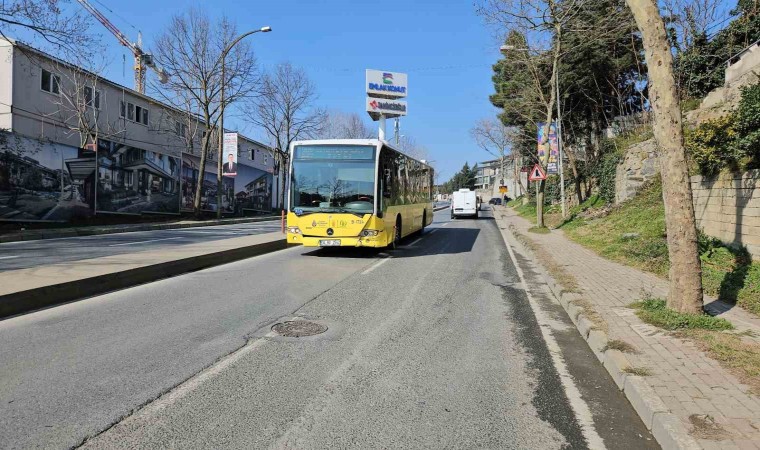 Sarıyerde kazadan kaçarken ters yöne giren İETT otobüsü hafif ticari araçla kafa kafaya çarpıştı