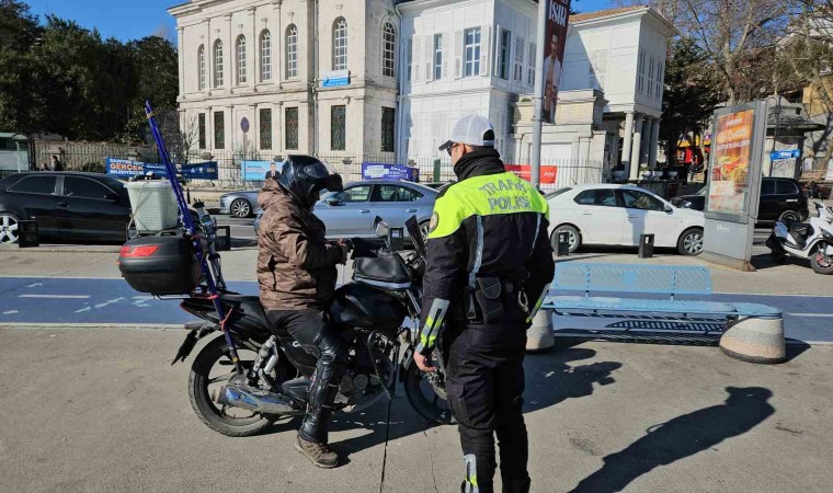 Sarıyerde motosikletlilere yönelik denetim: 10 sürücüye toplamda 8 bin 658 TL para cezası kesildi