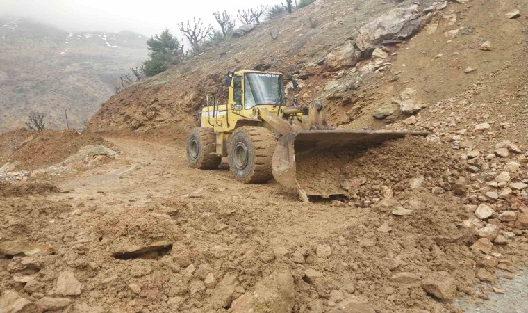 Sasonda köy yollarında genişletme çalışması başlatıldı