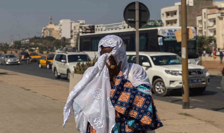 Senegalde cumhurbaşkanlığı seçimlerinin ertelenmesi nedeniyle sokaklar karıştı