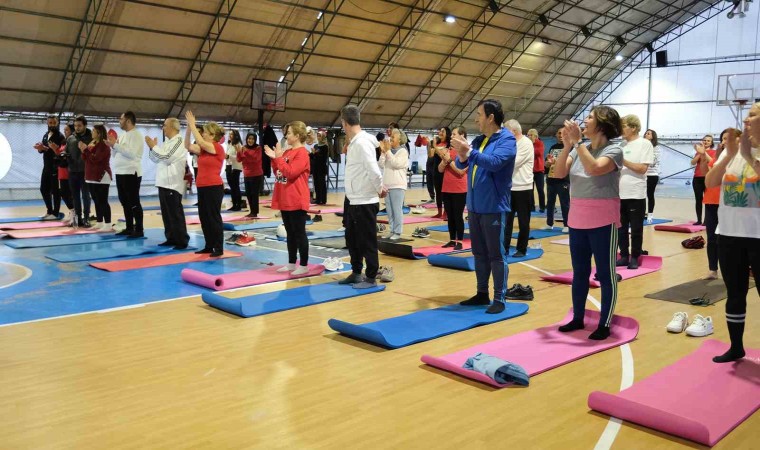 Sevgililer Gününde sevdikleriyle birlikte pilates yaptılar