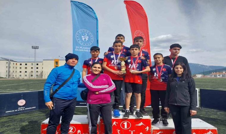 Seydikemerdeki okullar atletizm yarışmasında başarılı oldu