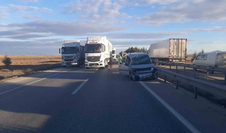 Seyir halindeki kamyonet, tankere arkadan çarptı, 1 kişi hayatını kaybetti