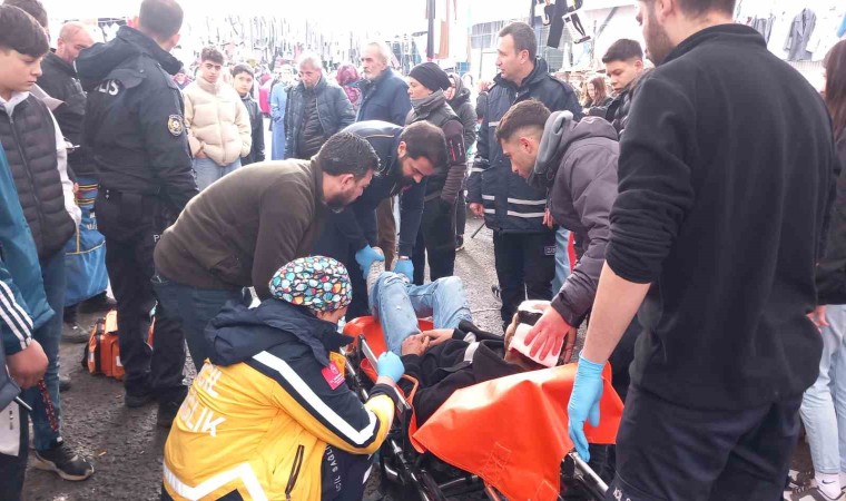 Seyyar satıcıların falçatalı sopalı kavgası pazarı karıştırdı: Baba oğul yaralandı