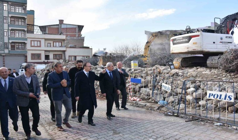 Siirt Valisi Kızılkaya, kentsel dönüşüm çalışmalarını yerinde inceledi