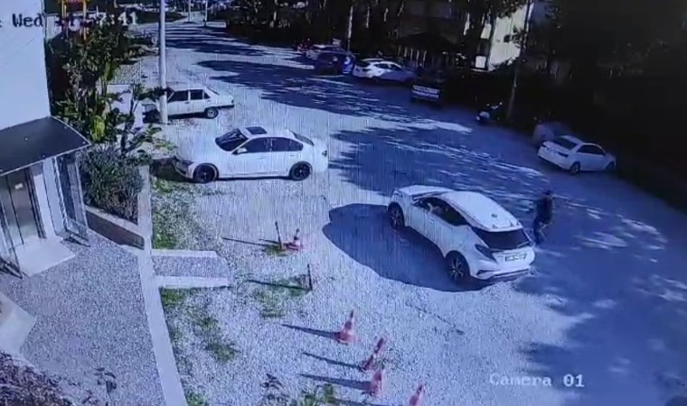 Silah tutukluk yapınca önce kaçtı, 50 metre sonra geri döndü, ayaklarından vurdu