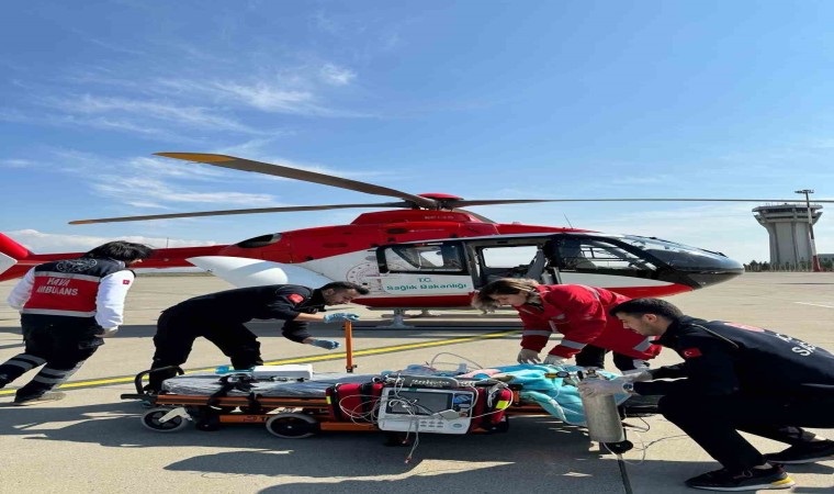 Şırnakta hipertansiyon sorunu olan çocuk ambulans helikopter ile Vana götürüldü