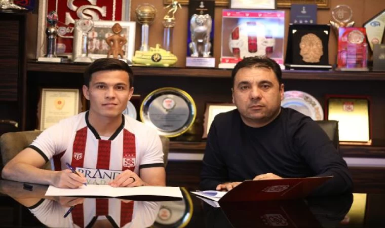 Sivasspor, Azizbek Turgunboev ile 1.5 yıllık sözleşme imzaladı