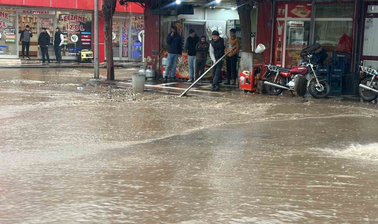 Siverekte şiddetli yağış su baskınlarına neden oldu