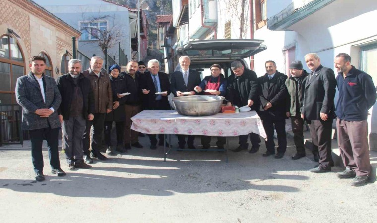 Tarihi camide pilav ikramı geleneği