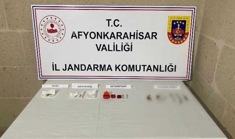 Ters yönden kaçmak isteyen zehir taciri jandarma tarafından yakalandı