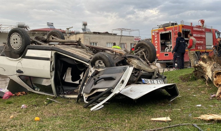 Tofaşın hurdaya döndüğü kazada 1i ağır 3 kişi yaralandı