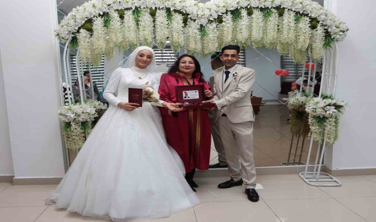 Toroslar ilçesinde Sevgililer Gününde 22 nikah kıyıldı