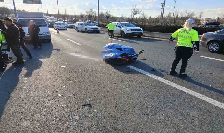 Traktöre çarpan motosiklet sürücüsü hayatını kaybetti