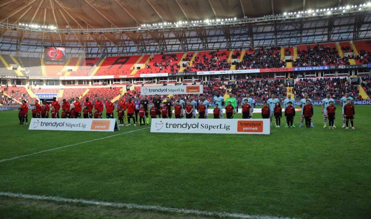 Trendyol Süper Lig: Gaziantep FK: 0 - Başakşehir: 0 (Maç devam ediyor)