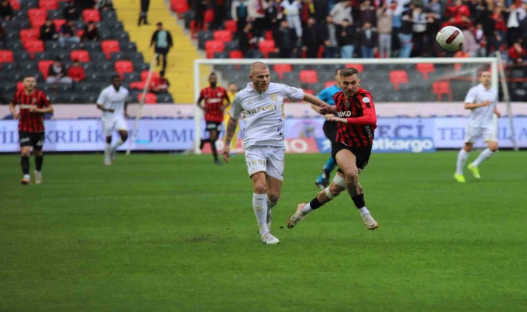 Trendyol Süper Lig: Gaziantep FK: 0 - Samsunspor: 0 (İlk yarı)