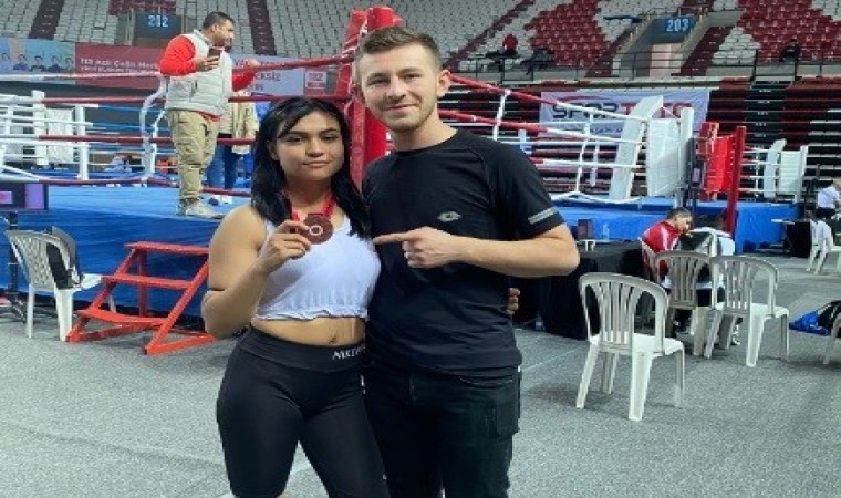 Türkiye Kickboks Şampiyonasında Ayşegül Arslanlı Özdemirden bronz madalya