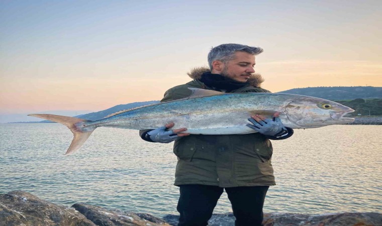 Tuttuğu balığa öyle sevindi ki izleyenleri gülümsetti