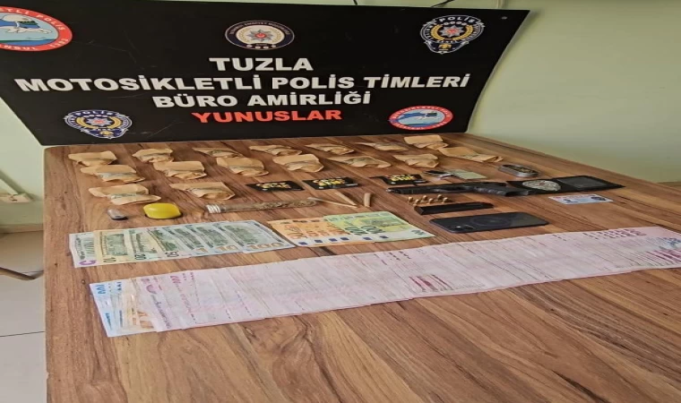 Tuzla’da polisin durdurduğu araçtan sahte polis kimliği ve ruhsatsız tabanca çıktı