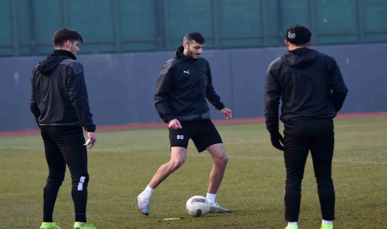 Tuzlaspor hazırlıklarını tamamlayan Manisa FK, İstanbula hareket etti