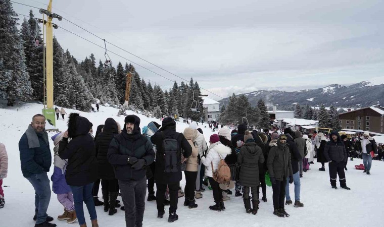 Uludağda geç gelen kar yüzleri güldürdü