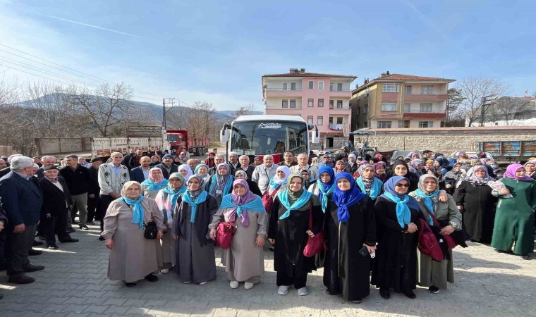 Umre için kutsal topraklara giden kafile dualarla uğurlandı