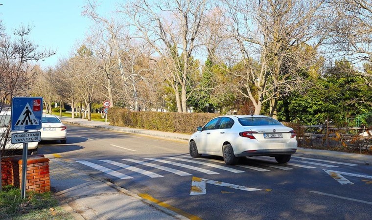 Üniversite kampüslerinde trafik yaya öncelikli