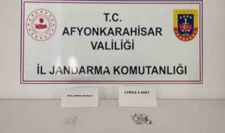 Uşaktan Afyonkarahisara uyuşturucu getiren zehir tacirleri yakalandı