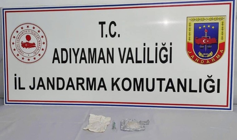 Uyuşturucu bulunduran 2 kişi yakalandı