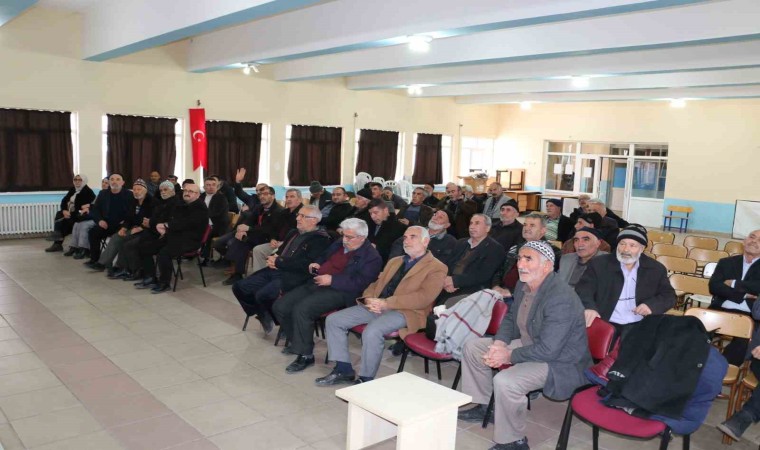 Üzümlüde çiftçilere üzüm bağlarında görülen hastalık ve zararlılarla ilgili eğitim verildi