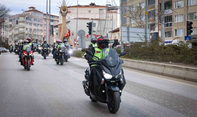 Vali Aygöl; kaskı taktı motosiklet başına geçerek Bilecikten Söğütte gitti