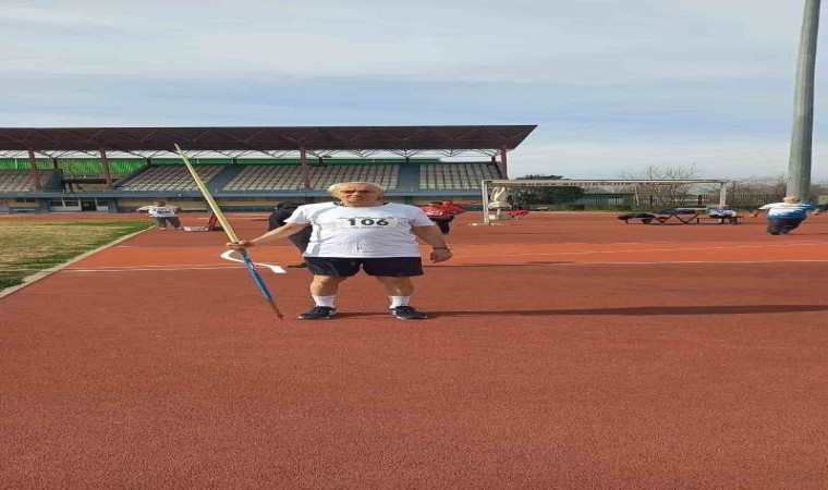 Veteran sporcu iki madalya kazandı