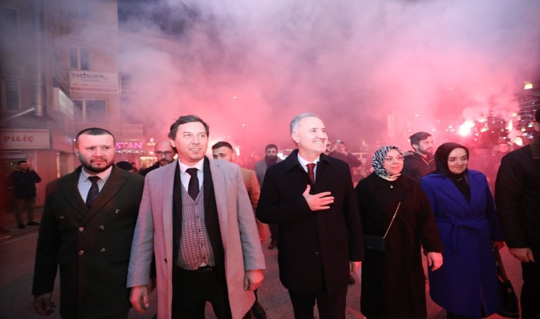 Yeniden aday gösterilen İnegöl Belediye Başkanı Tabana davullu zurnalı karşılama