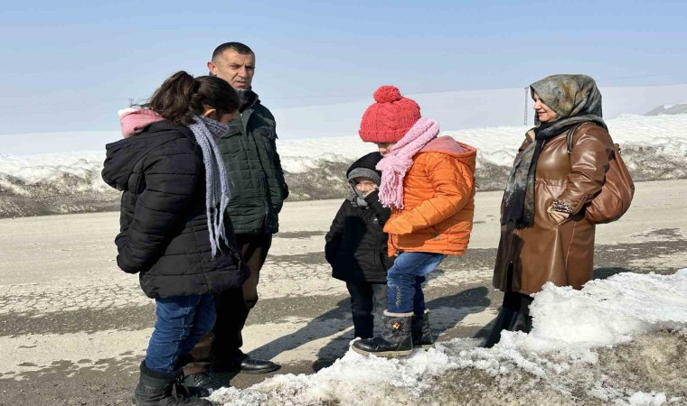 Yüksekovada 4.4 büyüklüğünde deprem korkuttu, vatandaşlar kendini dışarıya attı