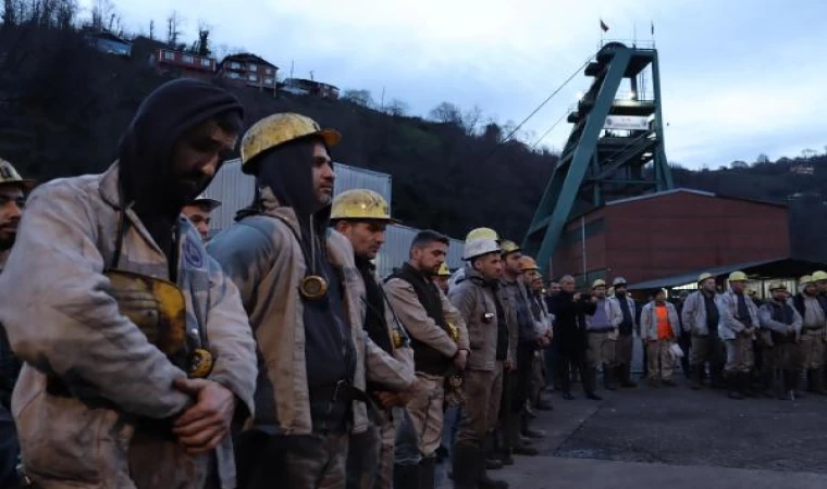 Zonguldak’ta Madenci Anıtı’nda anma etkinliği düzenlendi (3)