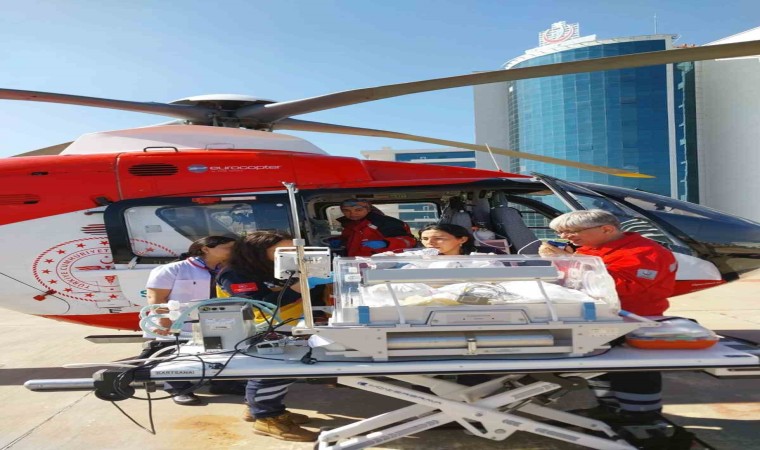 15 günlük bebek hava ambulans helikopter ile İstanbula sevk edildi