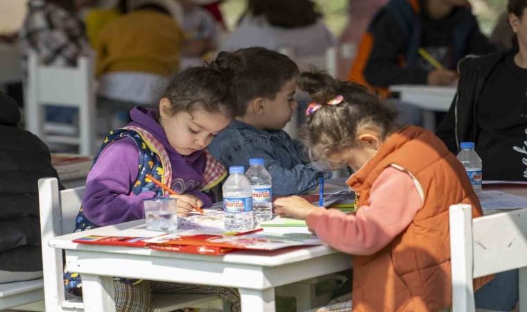 46 mahalleden 3 bin kadın, Evimiz Atölye ve Üretici Kadın Stantları Kadın Buluşmasında bir araya geldi