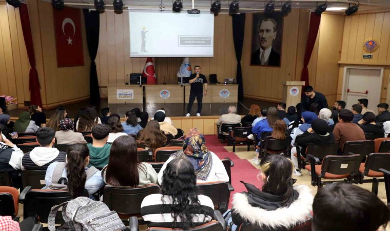 Akdenizde öğrencilere yönelik Meslek Tanıtım Günleri programı düzenlendi