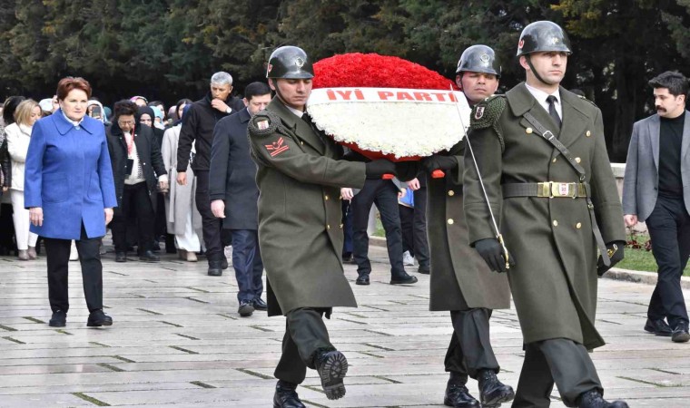 Akşener, 8 Mart Dünya Kadınlar Gününde Anıtkabiri ziyaret etti