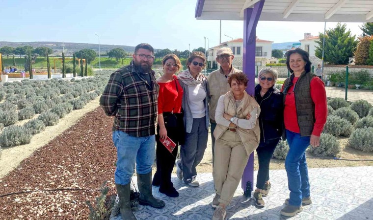 Alaçatı Gıda Topluluğu üyeleri lavanta bahçesinde buluştu