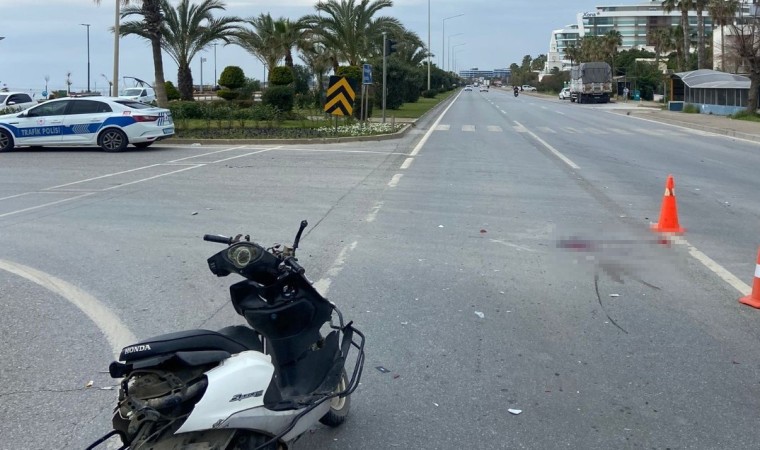 Alanyada kamyon ile motosiklet çarpıştı: 1 ölü